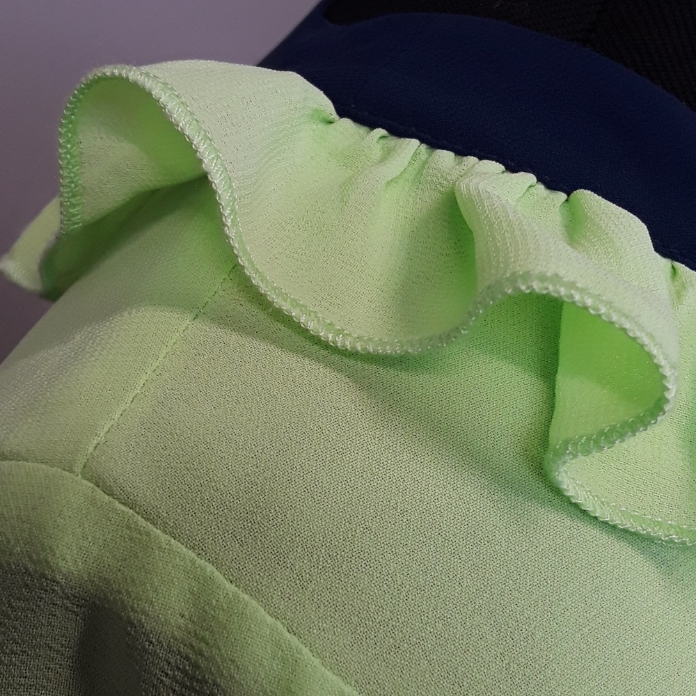 Linea Louis Dell’Olio green ruffled blouse top - Picture 4 of 6